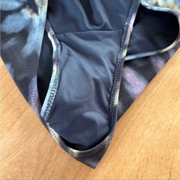 THE UPSIDE SURFSUIT, SIZE US 10. - Picture 11 of 14